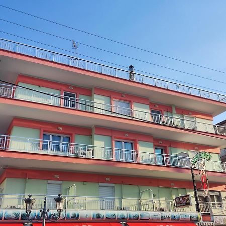 Studios Dafni Paralía Екстериор снимка